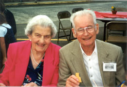 Evelyn and Morrie taken 8-4-2002, 75th anniversay of Temple' building